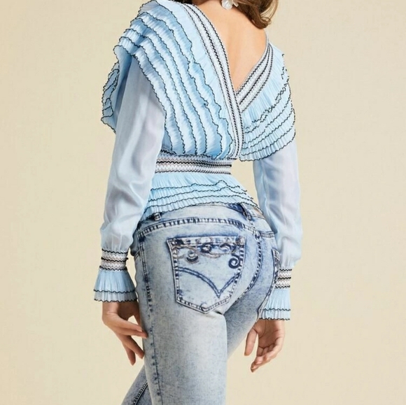 Beautiful top - Picture 3 of 7